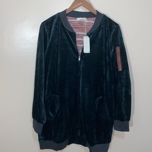 Mystree Women’s NWT Velvet Zipper Jacket Size Large Tunic Length